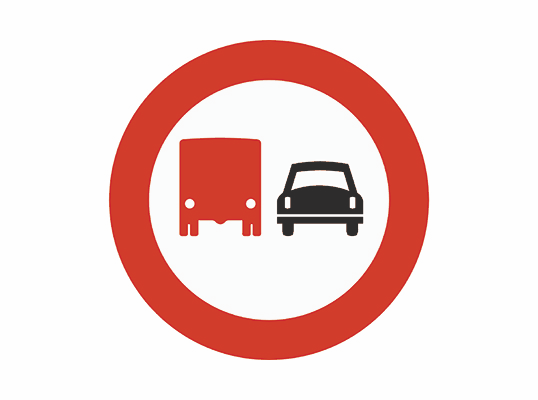 335 Forbikjøringsforbud for lastebil